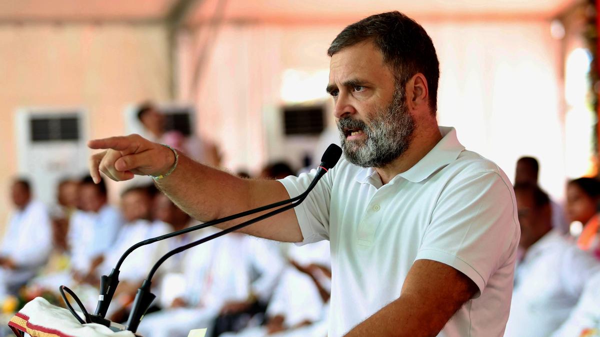 राहुल गांधी ने झारखंड के मतदाताओं से कहा कि वे अपने अधिकारों की रक्षा करने और संविधान को मजबूत करने के लिए वोट करें।