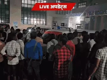 पटना में RJD ने लगाया पोस्टर-‘भाजपा से सटोगो तो काटोगे’; मधेपुरा में भाजपा नेता के पिता की हत्या, सीने के आर-पार हुई बुलेट