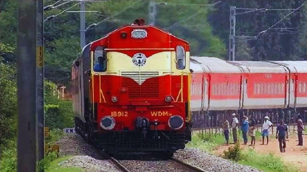 कल से बदल रहा है नियम: आधार से लिंक नहीं किया तो नहीं बुक होगा तत्काल टिकट