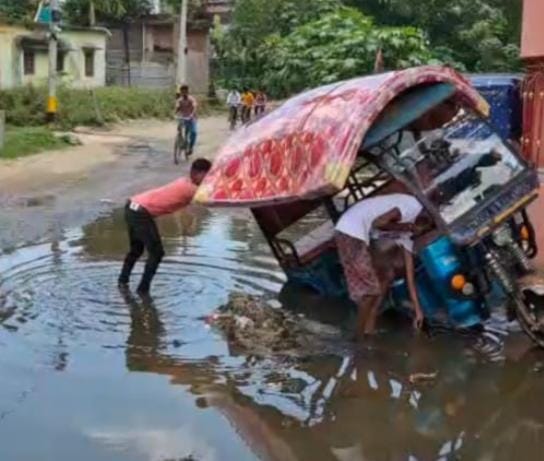 वार्ड 12 की दुर्दशा: मंदिर के सामने गंदगी, नगर पंचायत बेख़बर?