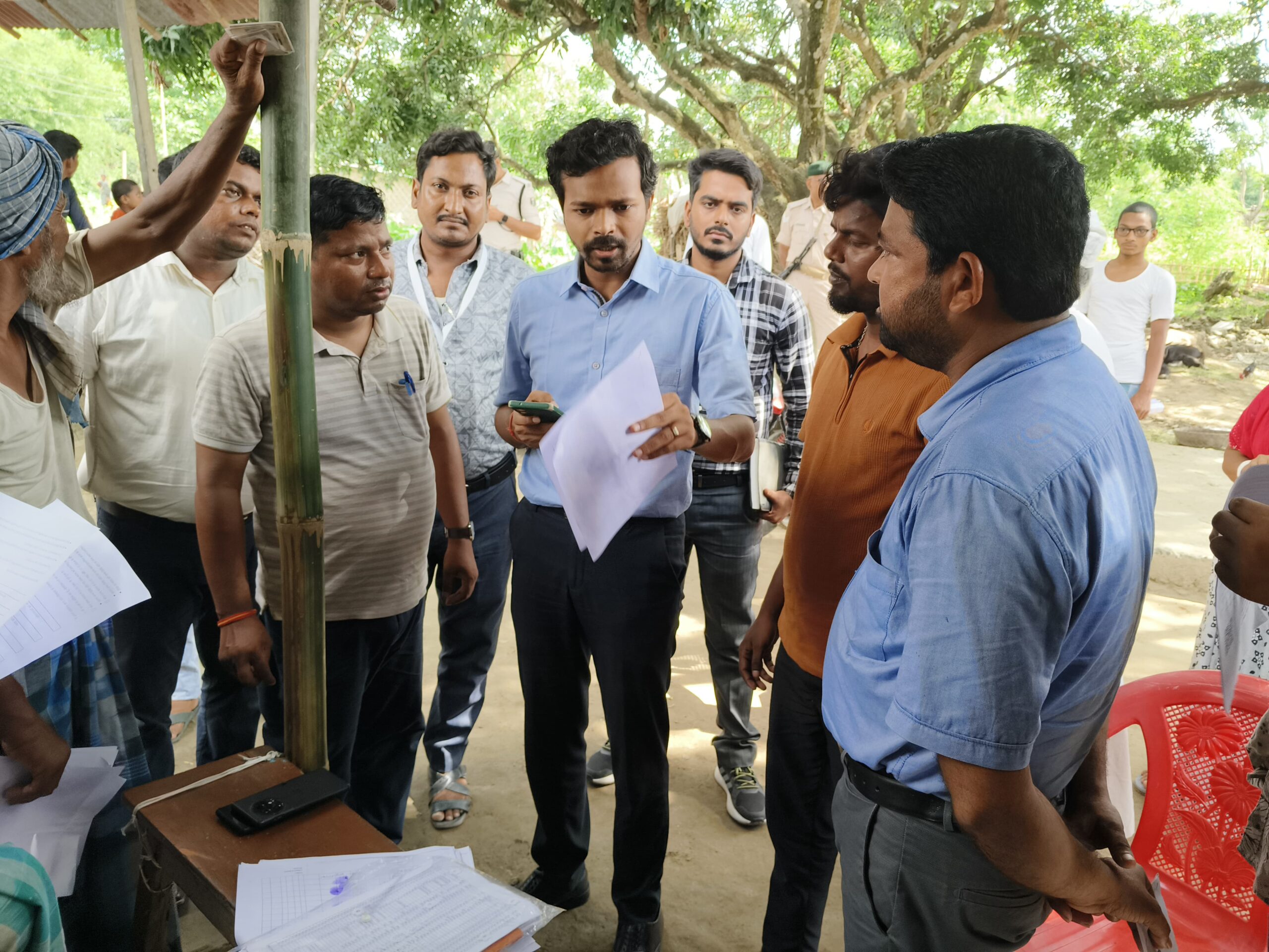 विधानसभा आम निर्वाचन 2025 के विशेष पुनरीक्षण कार्यक्रम के तहत विभिन्न गांवों का निरीक्षण