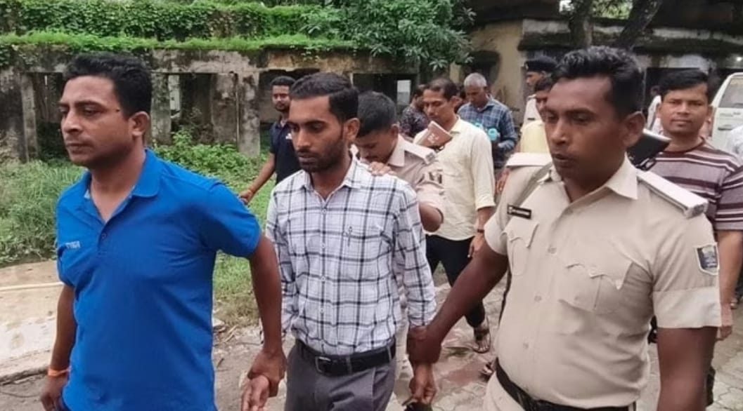 नवादा में रिश्वतखोरी का खुलासा: दाखिल-खारिज के नाम पर 50 हजार लेते राजस्व कर्मचारी रंगेहाथ गिरफ्तार