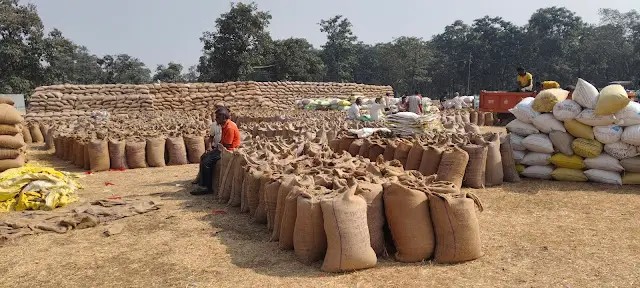 46 लाख की अनियमितता के बाद भी सचिन लहरे को दोबारा जिम्मेदारी, गोडाडीह धान खरीदी केंद्र में नियुक्ति पर उठे सवाल