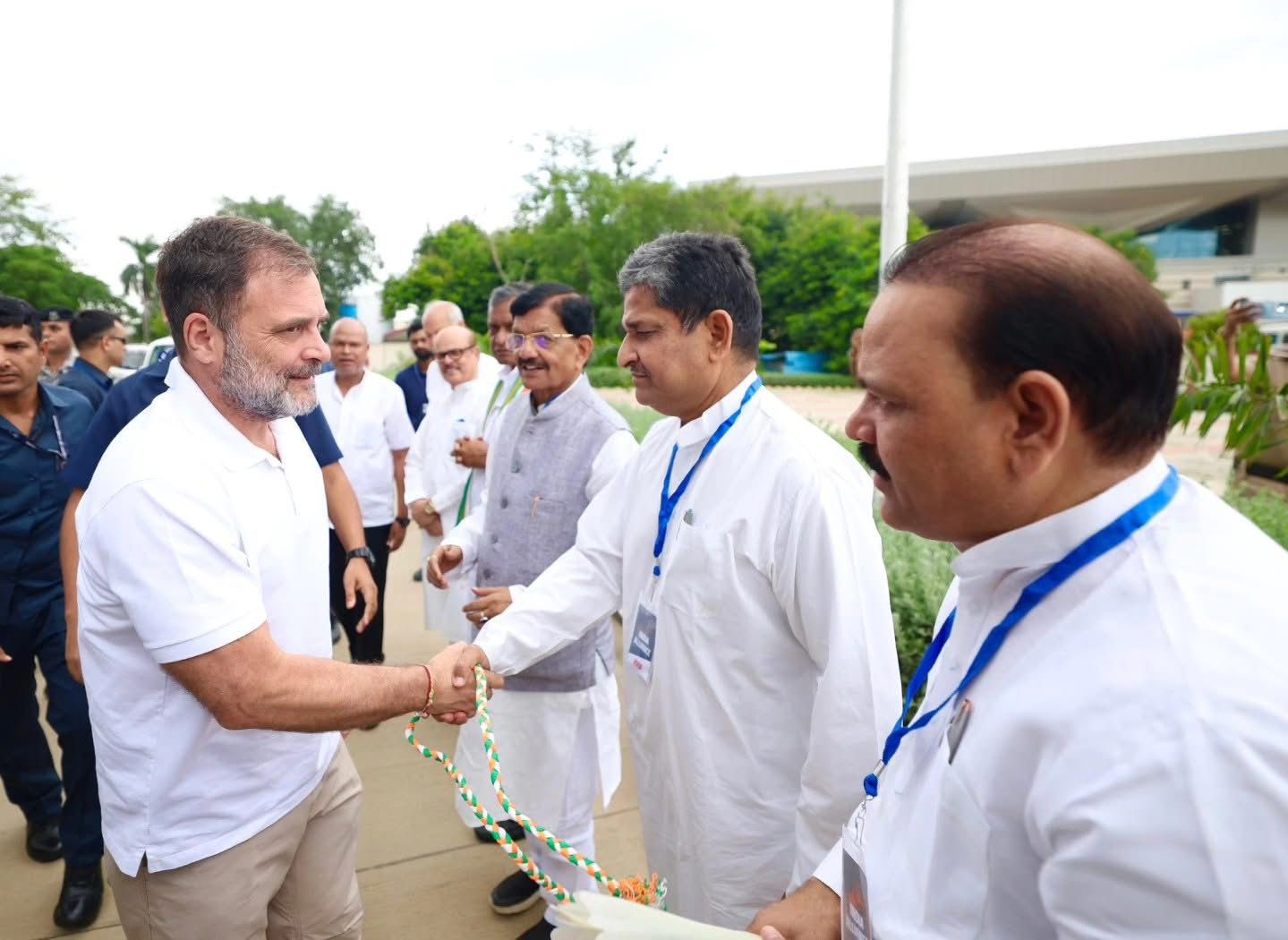 पटना की सड़कों पर आज कांग्रेस के पूर्व अध्यक्ष राहुल गांधी के नेतृत्व में हुए विरोध प्रदर्शन