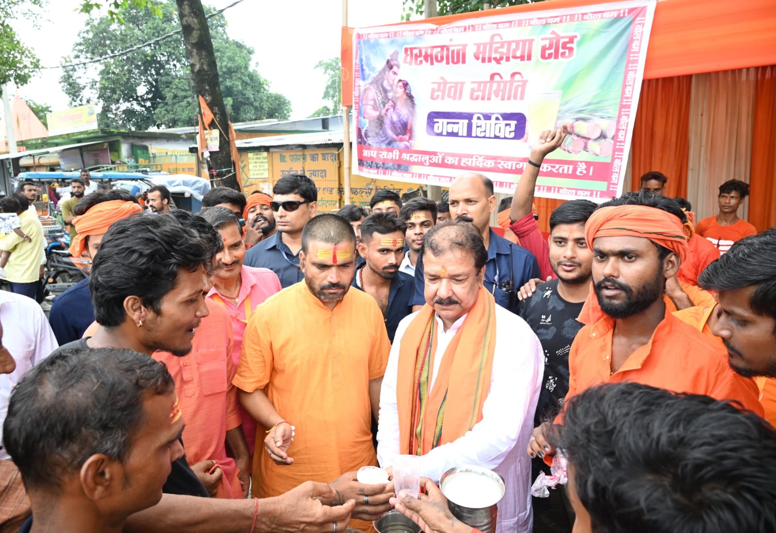 डॉ. दिलीप कुमार जायसवाल ने भूतनाथ मंदिर में किया जलाभिषेक, तोरणद्वार निर्माण की घोषणा