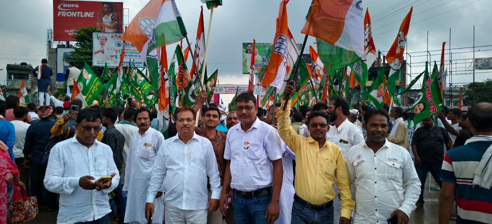 बहादुरगंज की जनता की पुकार – “शौकत भैया आप टिकट लेकर आइए”