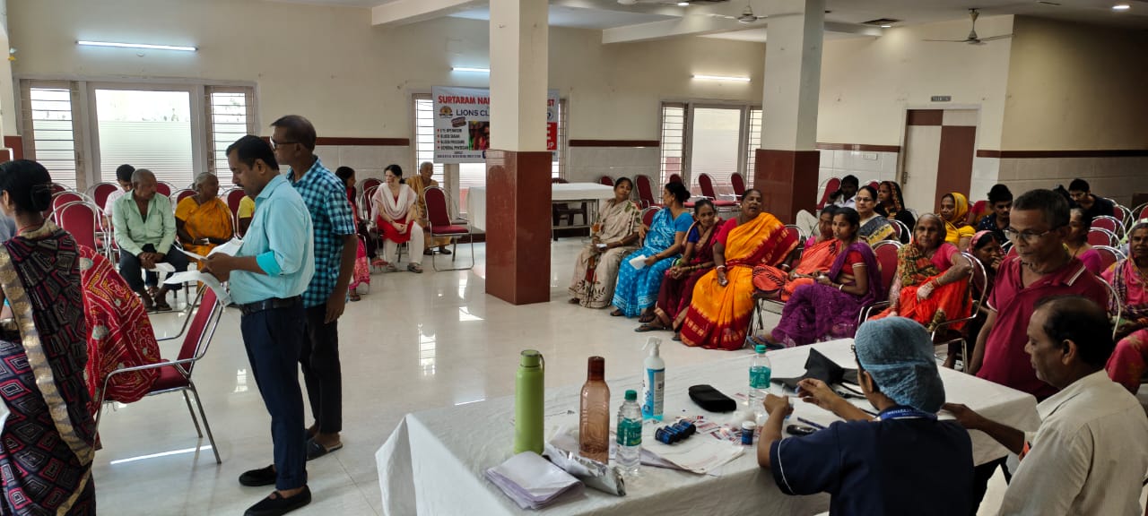 सिलीगुड़ी में सुरताराम नकीपुरिया विकास ट्रस्ट द्वारा निःशुल्क नेत्र जांच शिविर का सफल आयोजन