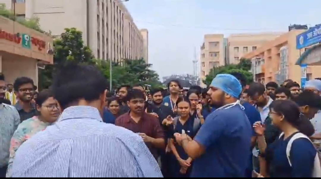 पटना AIIMS में हंगामा: JDU विधायक से मारपीट के बाद डॉक्टर अनिश्चितकालीन हड़ताल पर