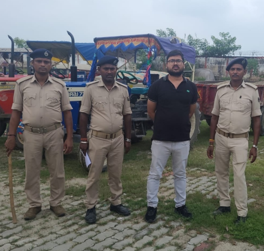 किशनगंज में अवैध खनन पर सख्ती, दो ट्रैक्टर जब्त