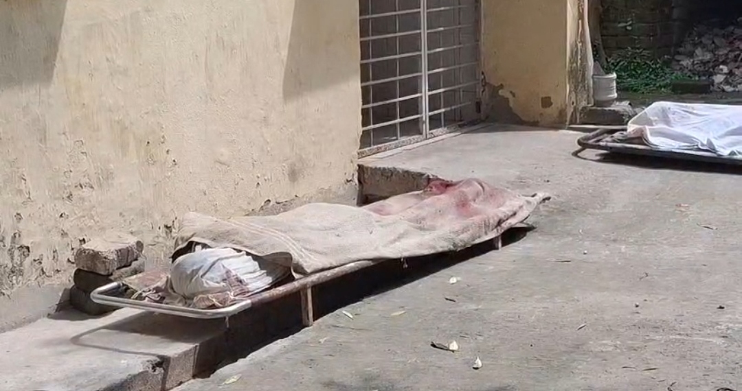 तेज रफ्तार ट्रक ने बाइक सवार को कुचला, युवक की मौके पर मौत