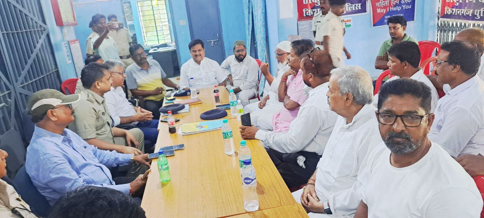 ईद मिलादुन्नबी को लेकर ठाकुरगंज थाना परिसर में शांति समिति की बैठक आयोजित