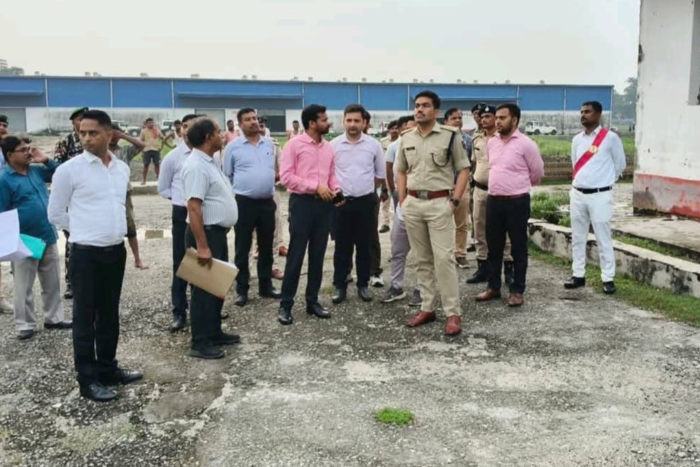 विधानसभा चुनाव की तैयारियों को लेकर डीएम व एसपी ने किया क्षेत्र भ्रमण