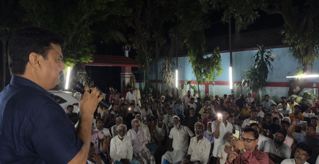 ठाकुरगंज में राजद नेता मुश्ताक आलम का जनसंवाद कार्यक्रम, दुर्गा पूजा बाद निकाली जाएगी विशाल रैली