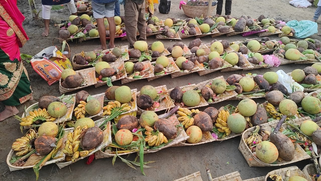 लोकस्था के महापर्व छठ पूजा को लेकर घाट पर डूबते सूर्य को अर्घ्य दिया एवं प्रशासनिक सुरक्षा की कमियां पाई गई।