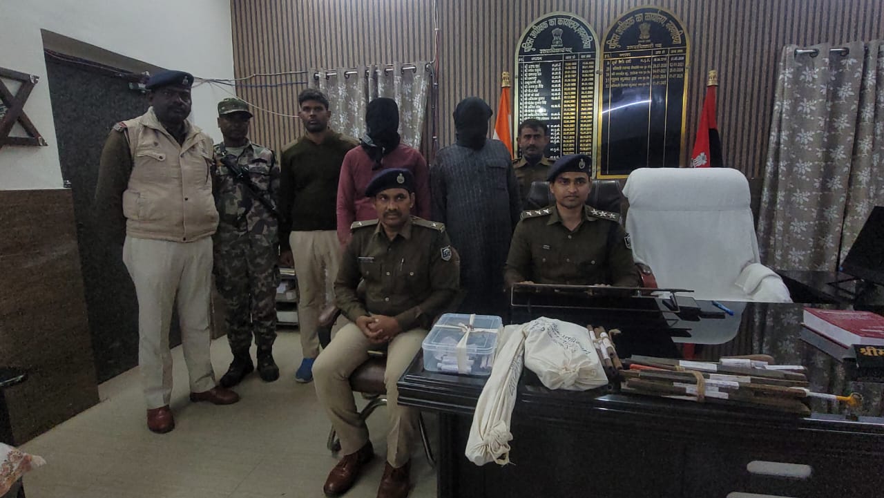 बिहपुर में अवैध मिनी गन फैक्ट्री का भंडाफोड़, भारी मात्रा में हथियार बरामद , दो गिरफ्तार