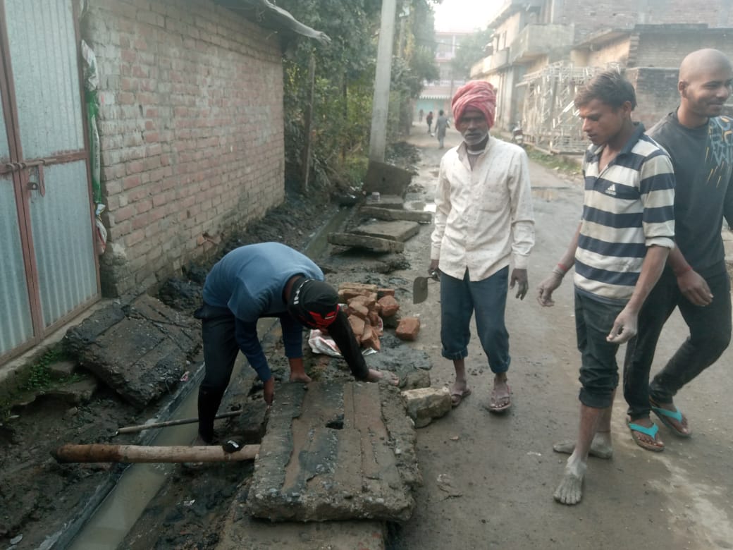 नाला को लेकर जनता में आक्रोश नहीं सुनते जनप्रतिनिधि