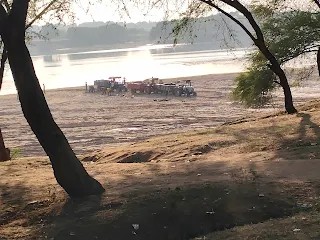 भिलौनी अवैध घाट में अवैध रेत खनन का खुला खेल, प्रशासन और ग्राम पंचायत की चुप्पी पर उठे गंभीर सवाल