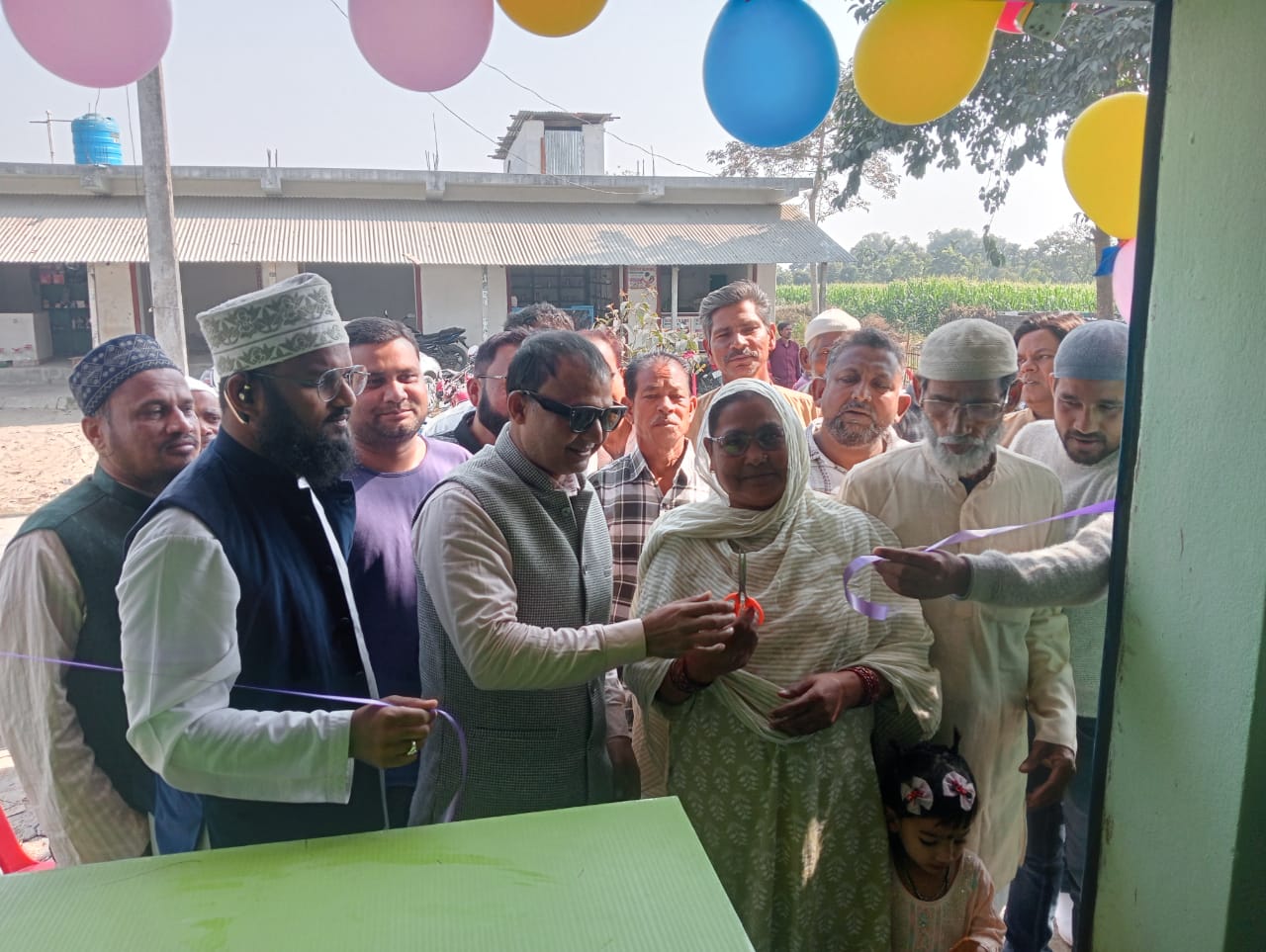 ठाकुरगंज दोगच्छी हाट में नई फर्टिलाइजर दुकान का उद्घाटन, नजमुल हसनैन उर्फ जकी रहे मुख्य अतिथि